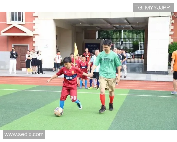 足球回信：传递热爱与梦想的绿茵场上的心声与故事